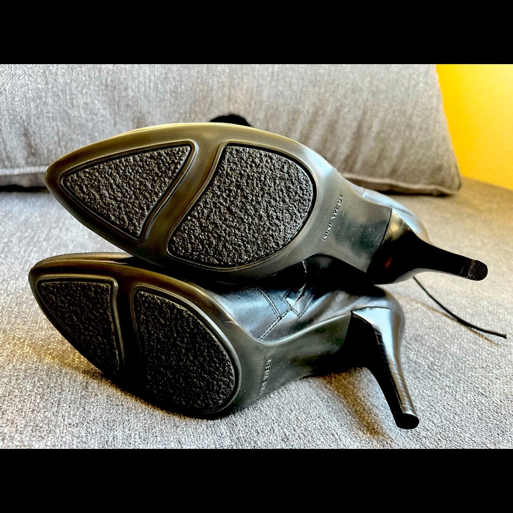 Nine west Jaydon boots. Black leather. Rabbit fur. Size 9.